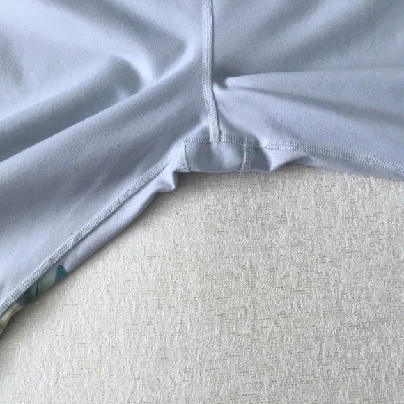 Alo Yoga Goddess Ribbed Legging Woman’s Size Large Tropical Feathers Print/Grey - Picture 11 of 13